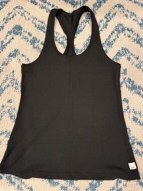 VUORI Bundle of Two Racerback Tank Tops Black and Gray